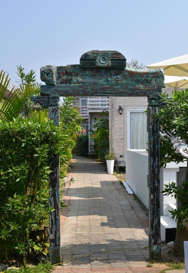Living Room Beach Resort Morjim Exterior photo