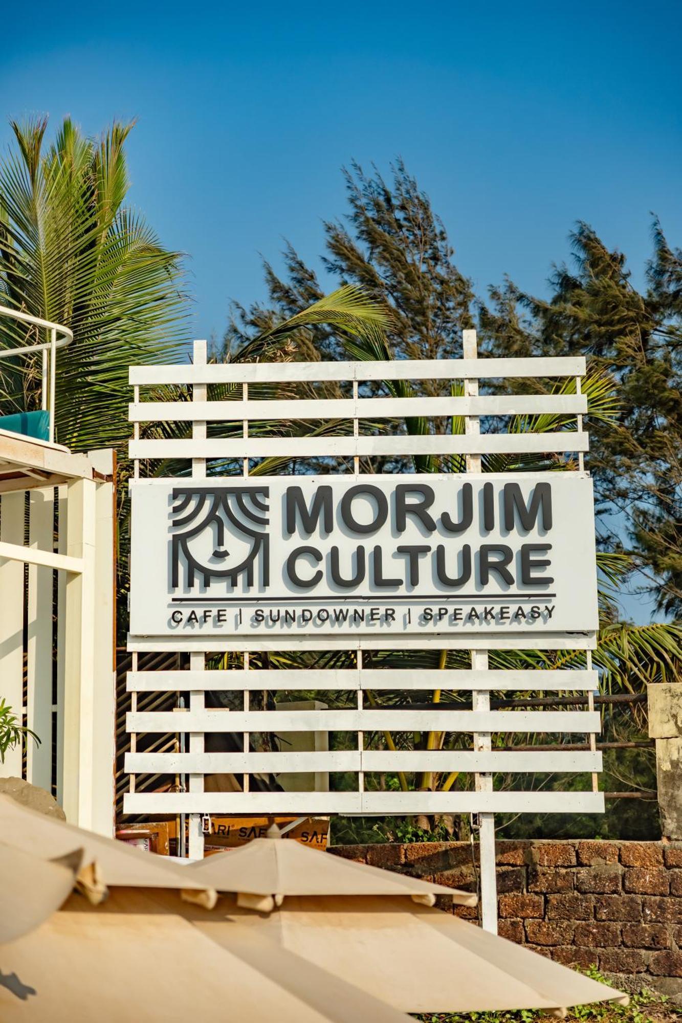 Living Room Beach Resort Morjim Exterior photo